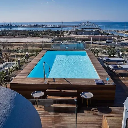 Cw Riviera Premium Athens